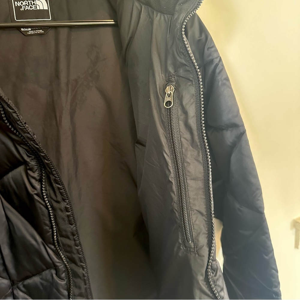 The North Face Women’s 550 Black Insulated Puffer Jacket - Size: Large - Picture 8 of 12